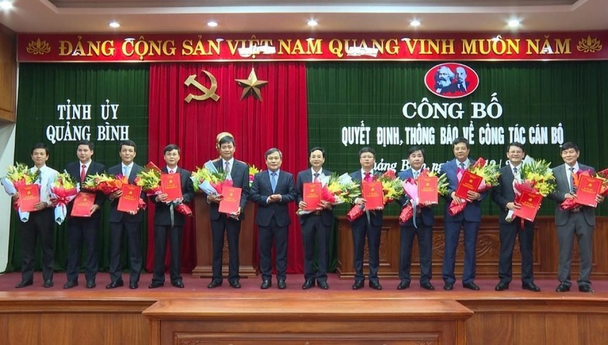 Trao quyết định điều động, bổ nhiệm nhiều vị trí cán bộ, lãnh đạo chủ chốt.