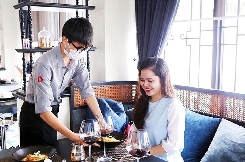 Doanh thu của một số khách sạn còn mở cửa ở khu phố cổ Hà Nội hiện nay chủ yếu đến từ Kl992 VIP Trang Chủ 2026 nhà hàng Ảnh: Hạnh Nguyên.