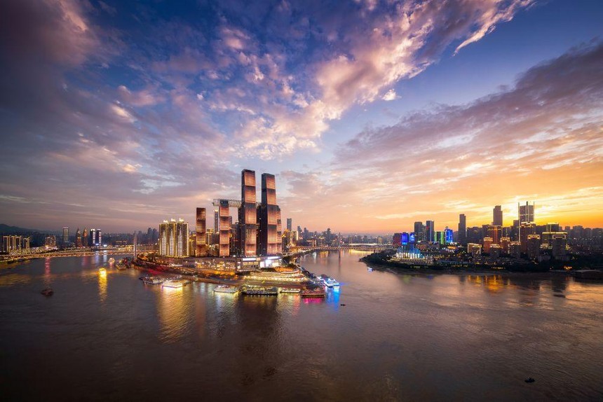 Raffles City Chongqing là dự án lớn nhất của CapitaLand ở Trung Quốc và sở hữu khoản Kl99ok phiên bản mới lẻ cao nhất của bất kỳ công ty Singapore nào tại quốc gia này. Dự án đã đạt được chứng nhận LEED Gold khi ứng dụng thành công nhiều giải pháp xây dựng bền vững.