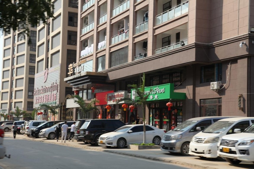 Tập trung hàng vạn lao động với nhiều loại hình dịch vụ, Đặc khu Kl992 cổng game cá cược Tam Giác Vàng đang trở thành điểm nóng lây nhiễm Covid-19 ở bắc Lào.