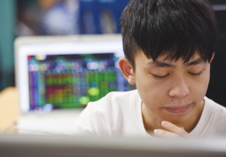 Có nhà Kl99ok phiên bản mới tính đến việc rút hết tiền về và đóng tài khoản cho đến khi hệ thống giao dịch của HOSE ổn định trở lại. Ảnh: Dũng Minh.