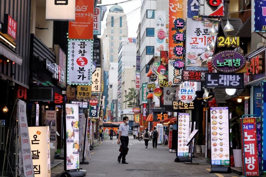 Đường phố Seoul trở nên vắng vẻ do các quy định giãn cách Trang Chủ KL99Com Số 1 Link Đăng Ký KL999 và nhiều công ty cho nhân viên làm việc tại nhà. Ảnh: Reuters.