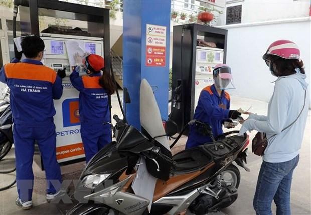 Mua bán KL99 dịch vụ hỗ trợ 24/7 sau khi điều chỉnh giá bán tại cửa hàng Kl992 VIP Trang Chủ 2026 KL99 dịch vụ hỗ trợ 24/7 Petrolimex. (Ảnh: Trần Việt/TTXVN),
