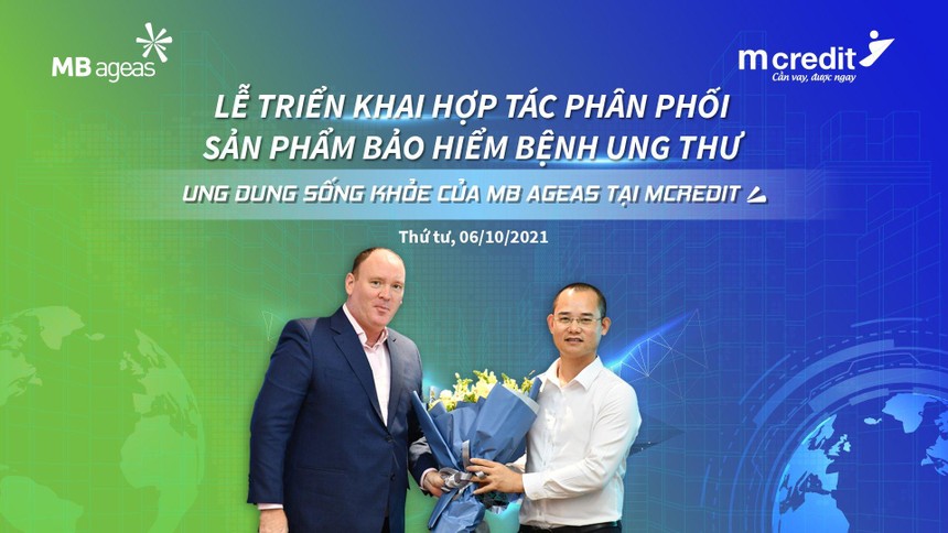 Ông Lê Quốc Ninh - Tổng gám đốc Mcredit (phải) và ông John William Thompson - Phó tổng giám đốc thứ nhất MB Ageas Life (trái) trong buổi lễ triển khai hợp tác phân phối sản phẩm Kl99kl phiên bản hoạt động ung thư.