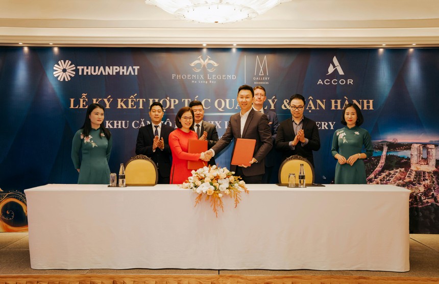 Bà Vũ Thị Thanh Huyên – Tổng Giám đốc Thuận Phát và ông Nguyễn Quý Tuấn - Giám Đốc Phát Triển - Kl994 game bài casino hấp dẫn Accor tại Việt Nam ký kết văn bản hợp tác.