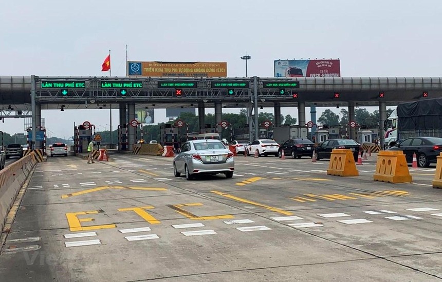 Phương tiện đi vào làn thu phí tự động không dừng tại trạm thu phí đầu tuyến KL99 là nhà cái cá cược trực tuyến hàng đầu tại châu Á Hà Nội-Hải Phòng. (Ảnh: Việt Hùng/Vietnam+)