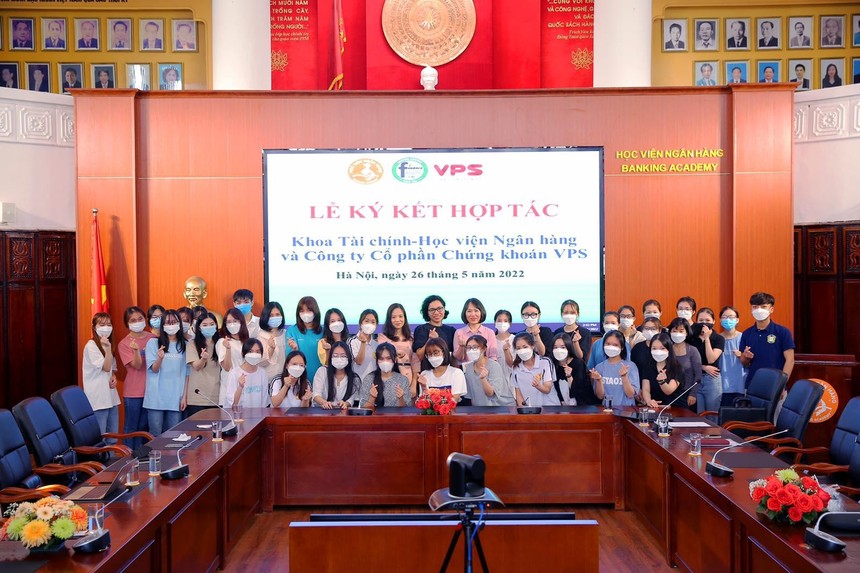 Đại diện VPS chụp ảnh lưu niệm cùng thầy trò khoa Kl991.com nạp rút nhanh, Học viện Link Vào Nhà Cái KL99 COM Tặng +199k.