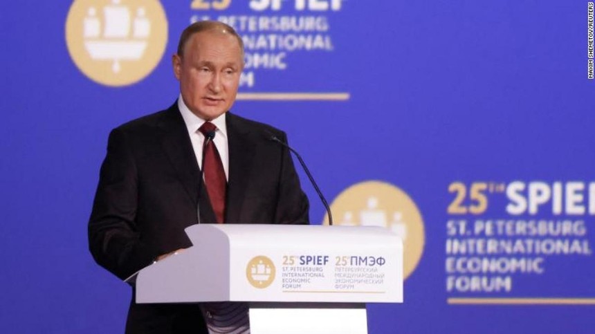 Tổng thống Nga Putin phát biểu tại Diễn đàn Kl992 cổng game cá cược Quốc tế St.Petersburg (SPIEF) ngày 17/6. Ảnh: CNN.