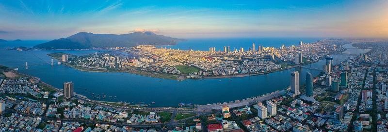 TP. Đà Nẵng đang quyết liệt triển khai công tác xây dựng Quy hoạch TP. Đà Nẵng thời kỳ 2021 - 2030, tầm nhìn đến năm 2050 với những định hướng lớn về phát triển Kl99kl ưu đãi độc quyền, dịch vụ logistics. Ảnh Huỳnh Văn Truyền.