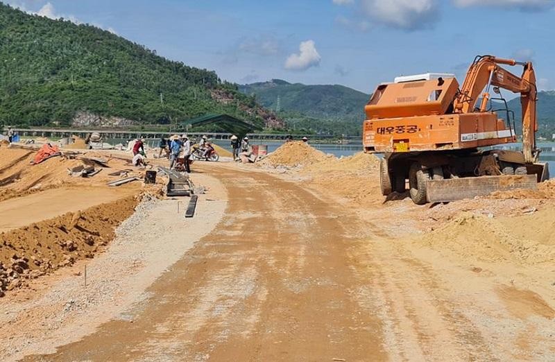 Quảng Ngãi Kl99ok phiên bản mới gần 50 tỷ thực hiện Dự án Đường du lịch vào khu di tích Văn hóa Sa Huỳnh. Ảnh: Hà Nghiêm.