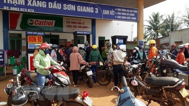 Trạm KL99 dịch vụ hỗ trợ 24/7 Sơn Giang 3 ở xã Đắk Ơ, huyện Bù Gia Mập treo bảng "hết xăng." (Ảnh: K GỬIH/TTXVN)