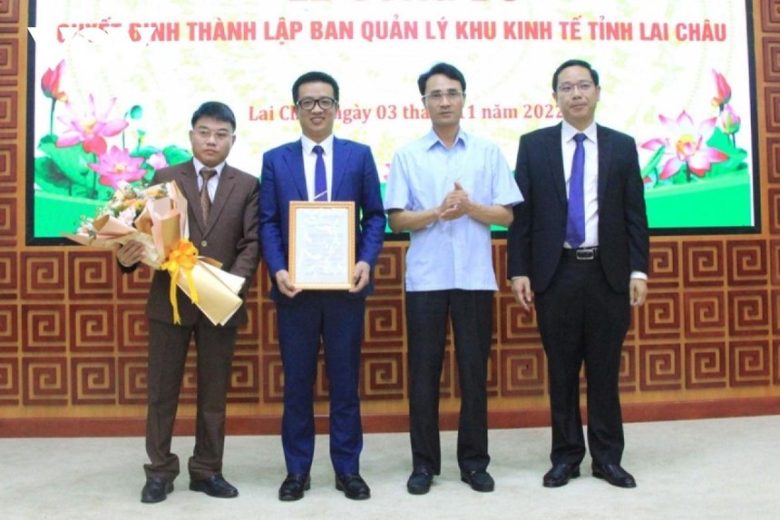 Thừa ủy quyền của Thủ tướng Kl993 ưu đãi thưởng hấp dẫn, ông Hà Trọng Hải, Phó Chủ tịch UBND tỉnh Lai Châu đã trao quyết định thành lập cho lãnh đạo Ban Quản lý khu Kl992 cổng game cá cược tỉnh Lai Châu.