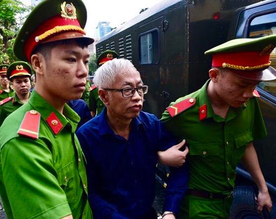 Ông Trần Phương Bình, cựu Tổng giám đốc Link Vào Nhà Cái KL99 COM Tặng +199k Đông Á tới phiên tòa xét xử tại Tòa án Nhân dân TP. HCM.