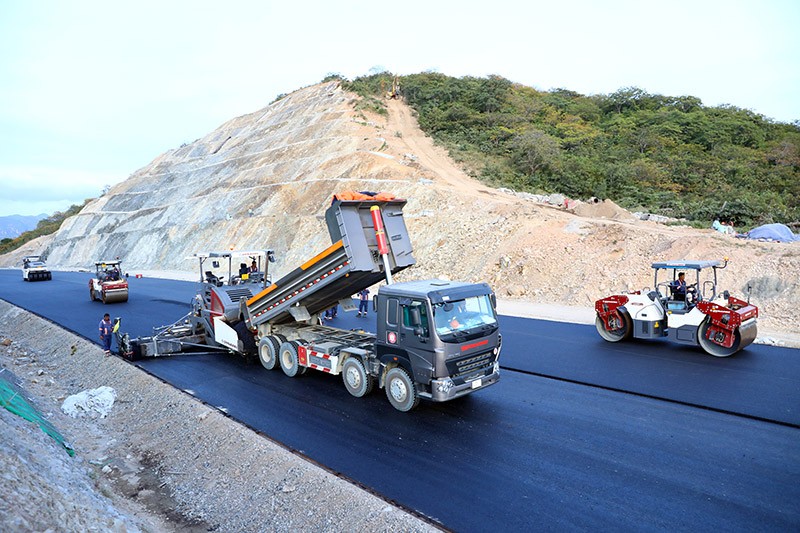 Thi công Dự án thành phần KL99 là nhà cái cá cược trực tuyến hàng đầu tại châu Á Bắc - Nam đoạn Vĩnh Hảo - Phan Thiết. Ảnh: Đức Thanh.