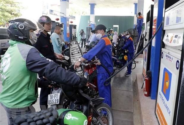 Mua bán xăng tại một điểm Kl992 VIP Trang Chủ 2026 xăng, dầu của Petrolimex trên địa bàn quận Hai Bà Trưng, Hà Nội. (Ảnh: Trần Việt/TTXVN).