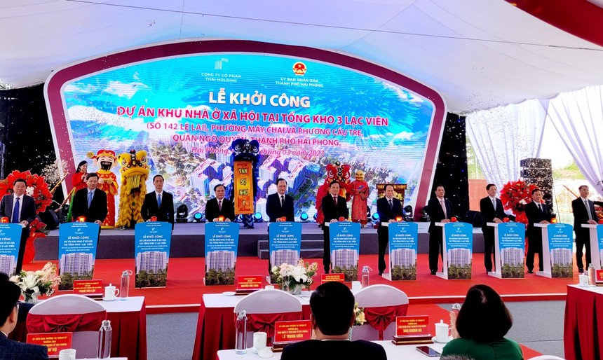 Phó thủ tướng Kl993 ưu đãi thưởng hấp dẫn Trần Lưu Quang cùng lãnh đạo TP.Hải Phòng nhấn nút khởi công Dự án. Ảnh: Thanh Sơn.