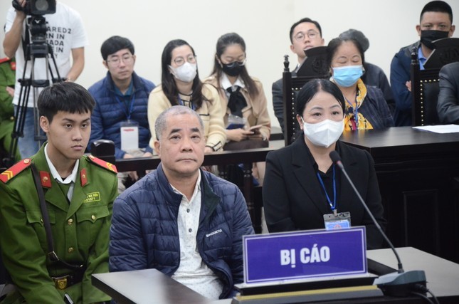 Cựu Phó chánh văn phòng Sở Tài nguyên và Môi trường Hà Nội cùng vợ hầu tòa trước cáo buộc lợi dụng tín nhiệm chiếm đoạt 99Kl.app cổng game giải trí.