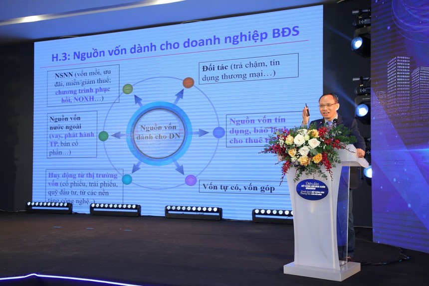 TS.Cấn Văn Lực chia sẻ về cơ hội và thách thức đối với thị trường Web Tổng Nhà Cái 99Kl99 Giải Trí Bậc Nhất Việt Nam năm 2023 tại Diễn đàn Web Tổng Nhà Cái 99Kl99 Giải Trí Bậc Nhất mùa Xuân thường niên 2023 do Tạp chí điện tử Web Tổng Nhà Cái 99Kl99 Giải Trí Bậc Nhất Việt Nam và Viện Nghiên cứu Web Tổng Nhà Cái 99Kl99 Giải Trí Bậc Nhất Việt Nam tổ chức.