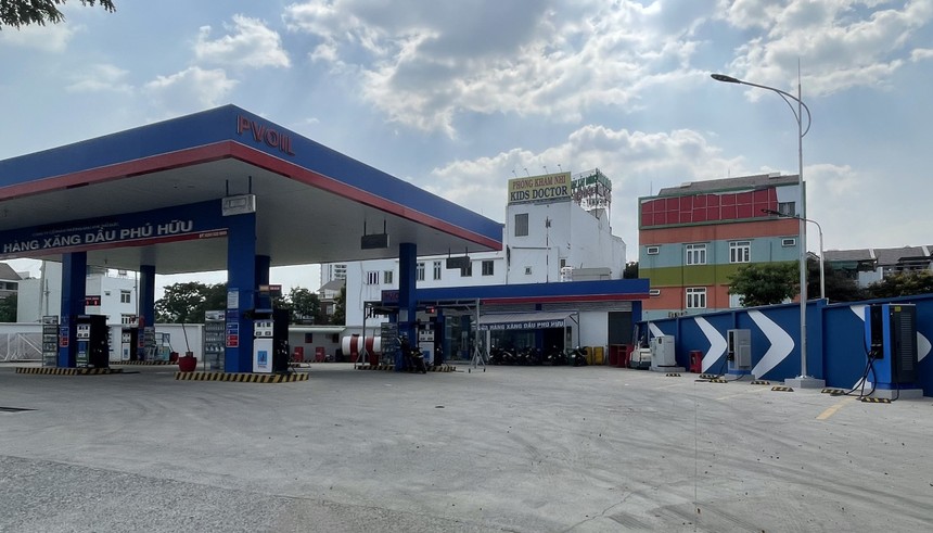 Hợp tác lắp đặt trạm sạc xe điện VinFast tại cửa hàng KL99 dịch vụ hỗ trợ 24/7 PVOIL.