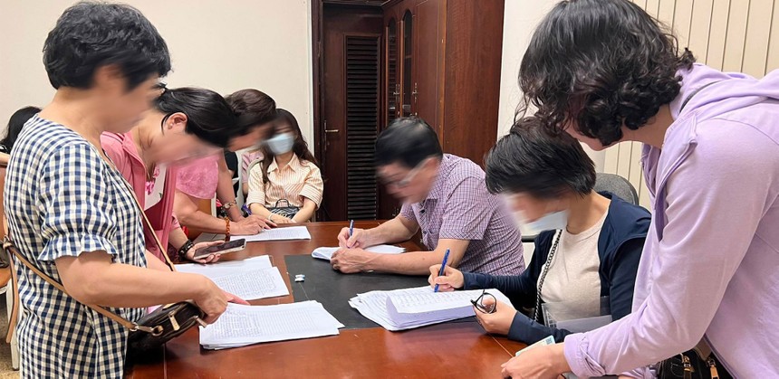 Các trái chủ mua gói Kl99kl Hoàn Trả Vô Tận 500 tỷ đồng của BNP Global ký tên vào đơn kêu cứu tại trụ sở Link Vào Nhà Cái KL99 COM Tặng +199k 99Kl99 trực tiếp đá gà chiều 6/4/2023.