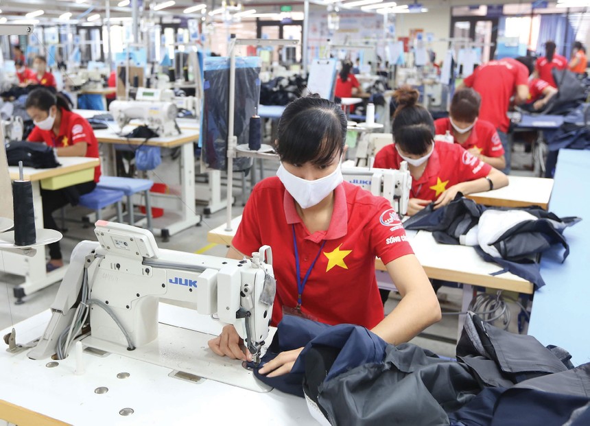 Thiếu đơn hàng lớn, các Kl991.com World Cup 2026 Chính Thức dệt may phải nhận thêm các đơn hàng nhỏ để có nguồn việc cho người lao động.