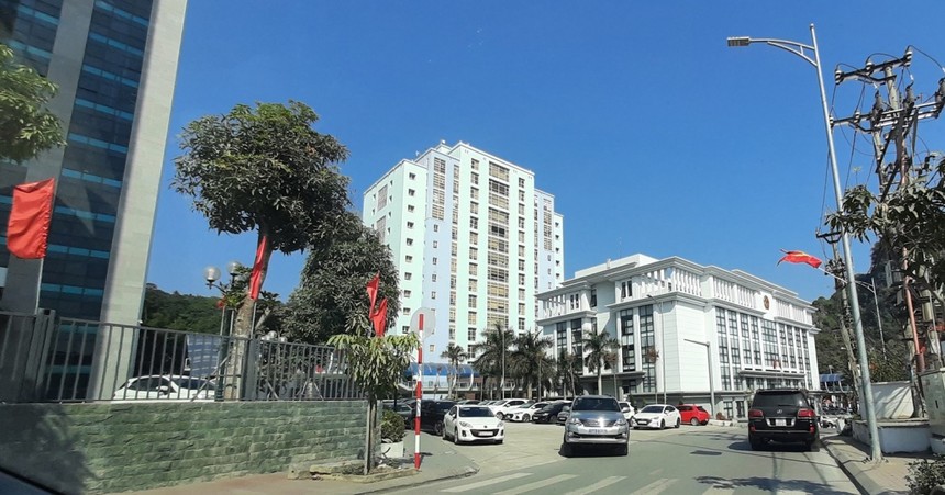 Một góc khu các cơ quan 99Kl99 trực tiếp đá gà tỉnh Quảng Ninh tại TP. Hạ Long. Ảnh: Thanh Tân.