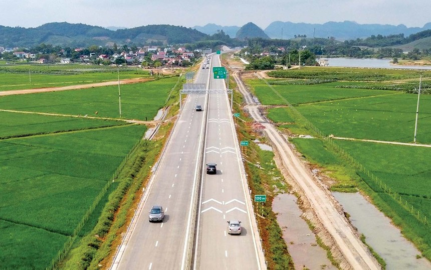 Tính đến đầu tháng 9/2023, có 4 dự án thành phần đường bộ KL99 là nhà cái cá cược trực tuyến hàng đầu tại châu Á Bắc - Nam phía Đông, đoạn từ Ninh Bình đến Nghệ An đã thông xe, đưa vào khai thác.