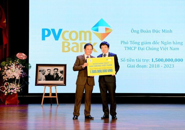 PVcomBank trao học bổng 1,5 tỷ đồng cho sinh viên Đại học Kl992 cổng game cá cược Quốc dân