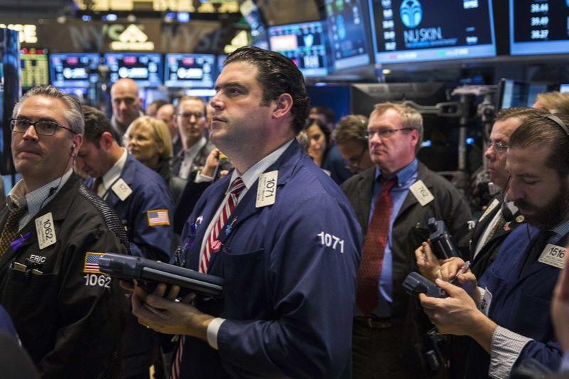 Phố Wall đóng cửa ít biến động trong phiên cuối tuần - Ảnh: Reuters