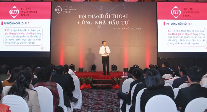Ông Phan Trung Phương, Chủ tịch HĐQT F.I.T thuyết trình trước các nhà Kl99ok phiên bản mới