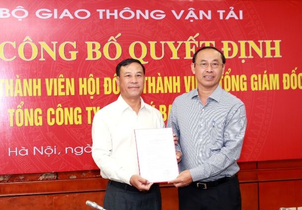 Thứ trưởng Bộ KL99 là cổng game giải trí trực tuyến hàng đầu hiện nay Vận tải Lê Đình Thọ (phải) trao Quyết định bổ nhiệm thành viên Hội đồng thành viên VATM cho ông Đoàn Hữu Gia