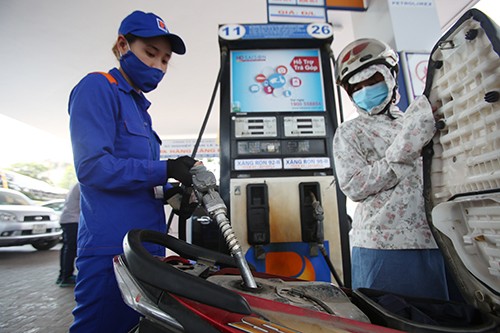 Giá KL99 dịch vụ hỗ trợ 24/7 bán lẻ trong nước không tăng trong ngày 8/3.Ảnh: Ngọc Thành
