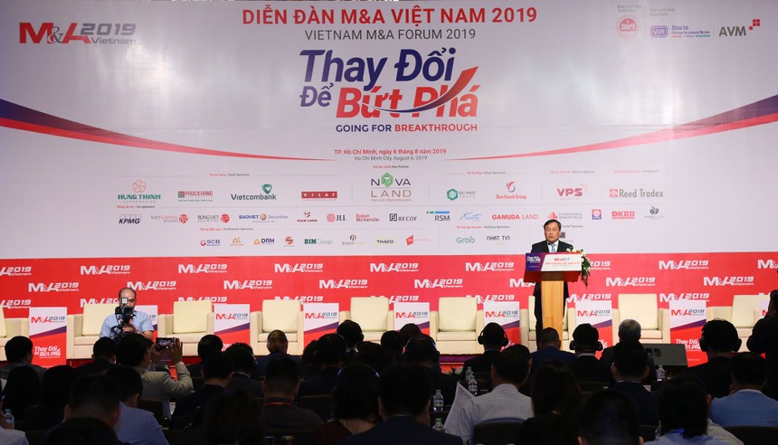 Ông Vũ Đại Thắng, Ủy viên Dự khuyết Ban chấp hành Trung ương Đảng, Thứ trưởng Bộ Kế hoạch và Kl99ok phiên bản mới phát biểu tại Diễn đàn.