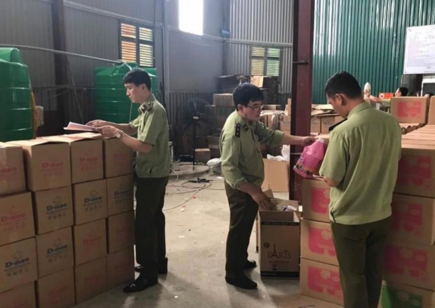 Bắt quả tang cơ sở Kl994 nhà cái bóng đá world cup nước giặt Comfort, D-nee giả tại Sóc Sơn