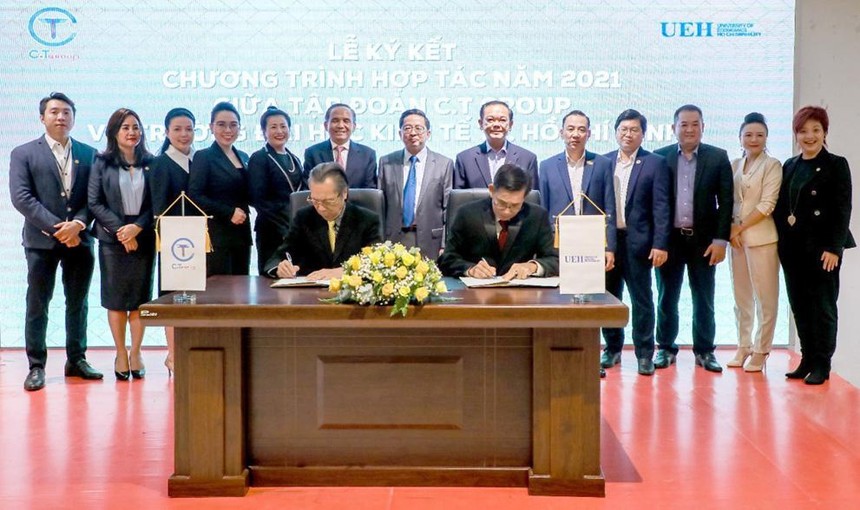 Lễ hợp tác chiến lược giữa Kl994 game bài casino hấp dẫn C.T Group và Trường ĐH Kl992 cổng game cá cược TP. HCM 