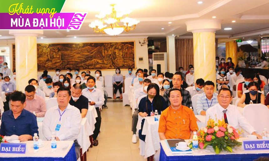 Nhiều Trang Chủ KL99Com Số 1 Link Đăng Ký KL999 trực tiếp tham dự Đại hội IDI. Vợ chồng anh Trung (áo kẻ, hàng thứ hai bên phải)