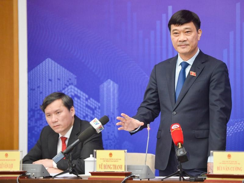 Chủ nhiệm Uỷ ban Kl992 cổng game cá cược Vũ Hồng Thanh tại cuộc họp báo.