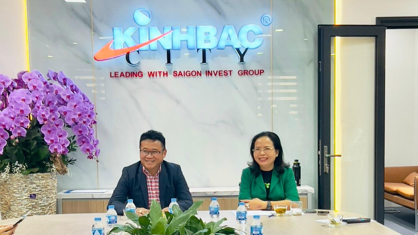 Ông Đặng Thành Tâm, Chủ tịch KBC và bà Nguyễn Thị Thu Hương, Tổng giám đốc KBC trao đổi với nhà Kl99ok phiên bản mới cuối tuần trước.