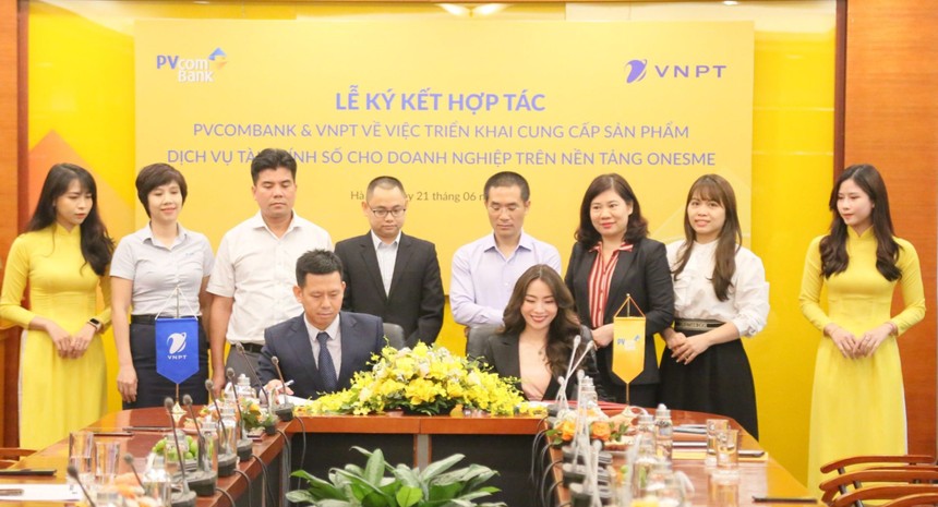 PVcomBank đã ký kết hợp tác với VNPT trong việc triển khai cung cấp các sản phẩm dịch vụ Kl991.com nạp rút nhanh số cho khách hàng trên oneSM.