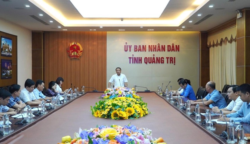Phó chủ tịch UBND tỉnh Quảng Trị Hà Sỹ Đồng chủ trì cuộc họp xem xét đề xuất của nhà Kl99ok phiên bản mới.