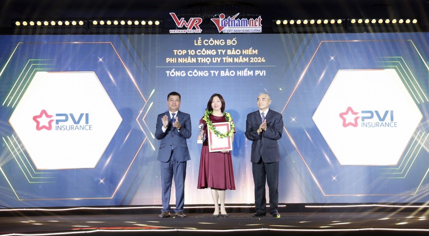 Bà Nguyễn Vũ Tâm – Phó tổng giám đốc Kl99kl phiên bản hoạt động PVI đại diện tham dự nhận giải thưởng Top 10 Công ty Kl99kl phiên bản hoạt động uy tín năm 2024