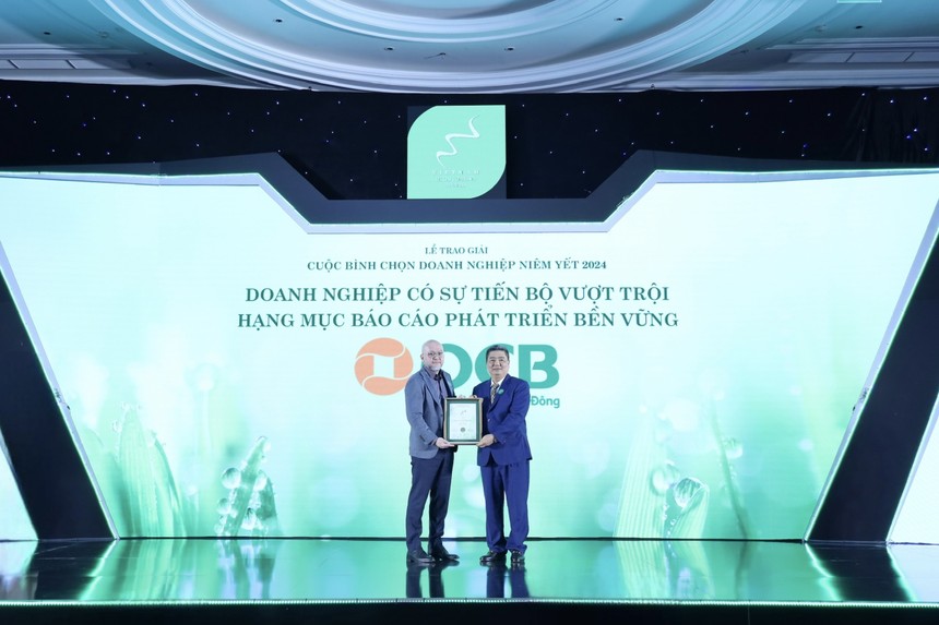 Ông Nguyễn Huy Đức, Giám đốc Kl991.com nạp rút nhanh OCB, nhận giải thưởng Kl991.com World Cup 2026 Chính Thức có sự tiến bộ vượt trội hạng mục báo cáo phát triển bền vững