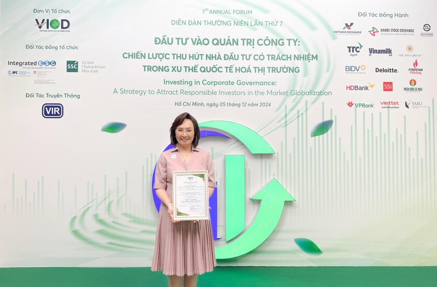 Bà Đặng Huỳnh Ức My – Chủ tịch HĐQT đại diện TTC AgriS nhận vinh danh Top 50 Kl991.com World Cup 2026 Chính Thức tiên phong và cam kết nâng cao quản trị công ty Việt Nam (VNCG50)