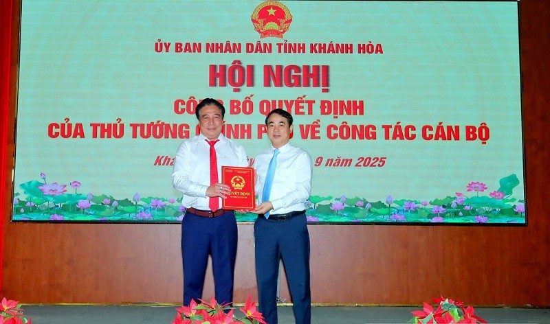 Công bố Quyết định Thủ tướng Kl993 ưu đãi thưởng hấp dẫn phê chuẩn kết quả bầu Chủ tịch tỉnh Khánh Hòa