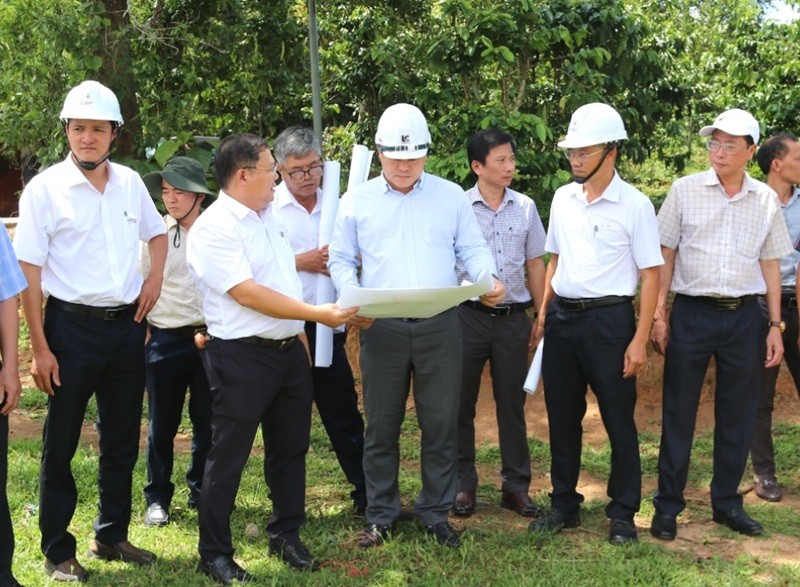 Lãnh đạo UBND tỉnh Quảng Ngãi vừa kiểm tra dự án Nhà máy điện mặt trời Đăk Rơ Sa.