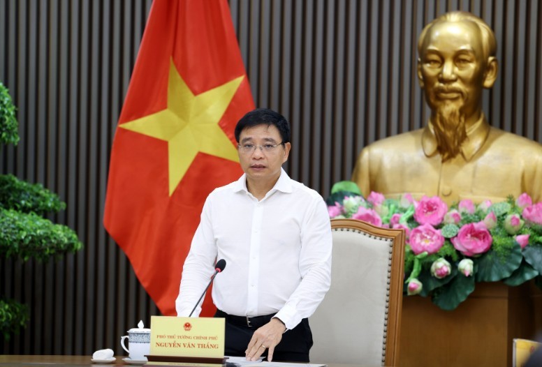 Phó Thủ tướng Nguyễn Văn Thắng chủ trì cuộc họp về phương án chấm điểm KPI các bộ, ngành, địa phương về thực hiện giải ngân vốn Kl99ok phiên bản mới công - Ảnh: VGP.