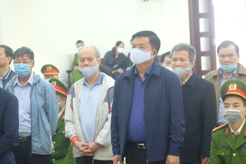 Các bị cáo tại tòa. 