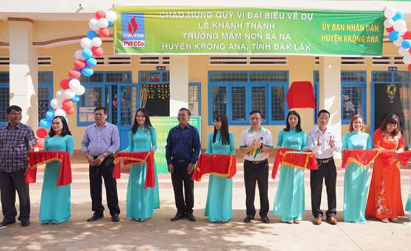 Cắt băng khánh thành công trình nâng cấp, sửa chữa cơ sở Kl99kl ưu đãi độc quyền trường Mầm non Ea Na