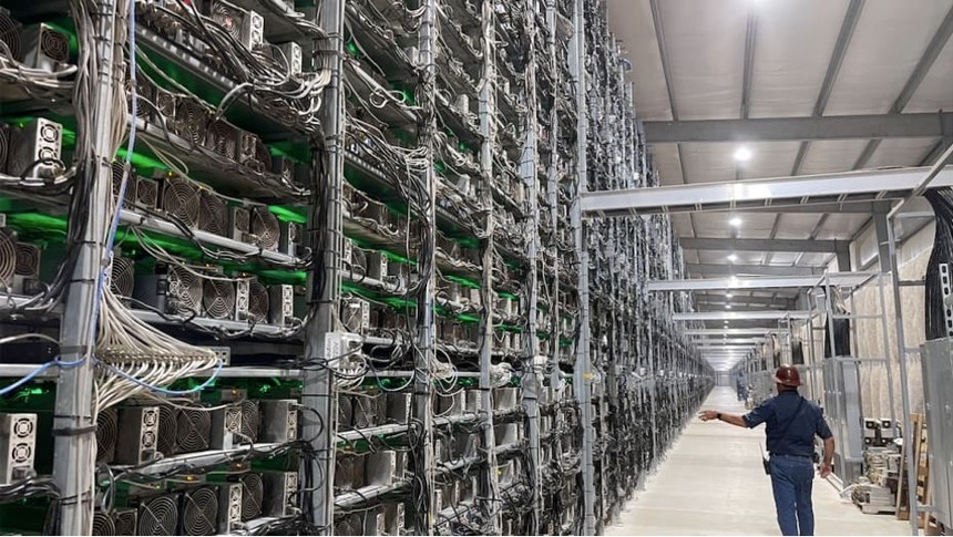 Các công ty khai thác Bitcoin theo đuổi sự bùng nổ AI thông qua hoạt động M&A