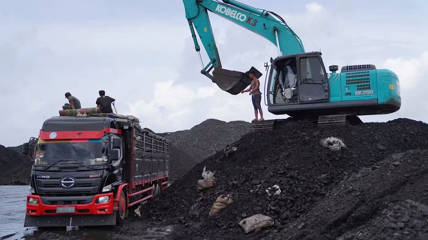 Khủng hoảng khí đốt đẩy nhu cầu vận chuyển than tăng vọt